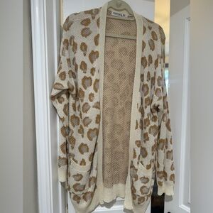 Fourteen & 9th lightweight cardigan in cream & brown cheetah print size M/L